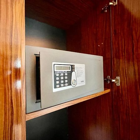 Royal Studio Apartment With A Perfect View - Yamaluxe Bucureşti Ngoại thất bức ảnh
