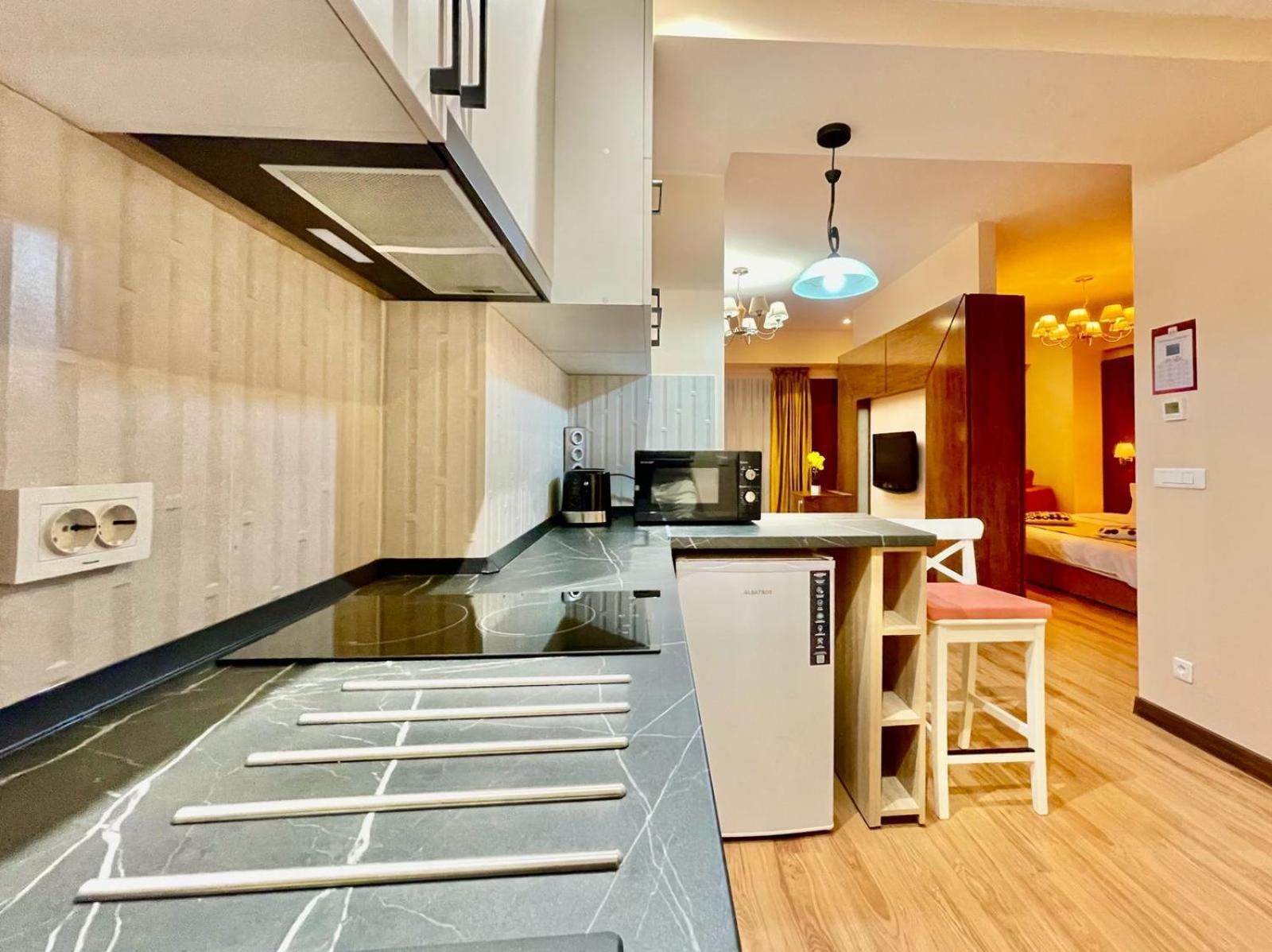 Royal Studio Apartment With A Perfect View - Yamaluxe Bucureşti Ngoại thất bức ảnh