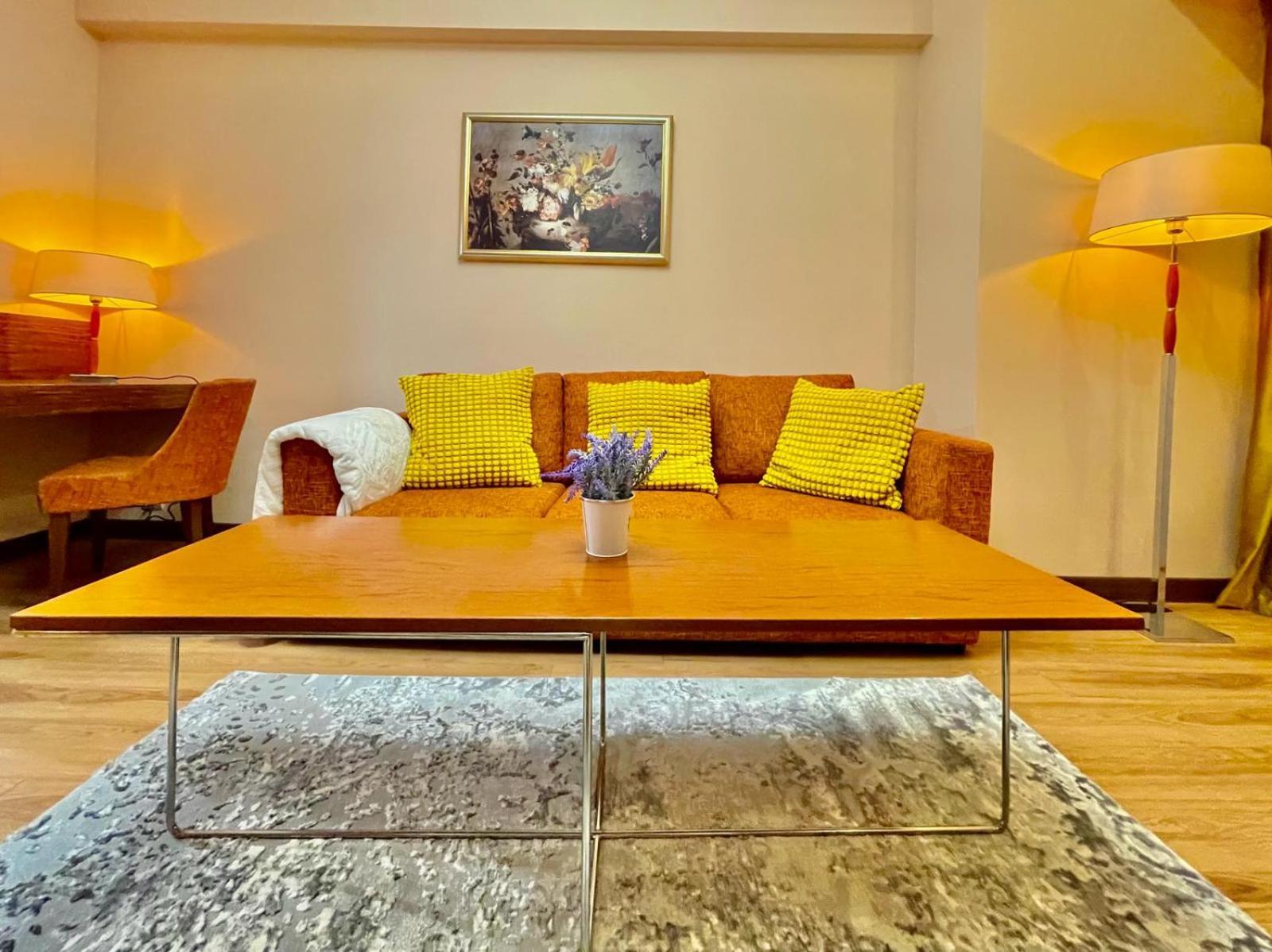 Royal Studio Apartment With A Perfect View - Yamaluxe Bucureşti Ngoại thất bức ảnh