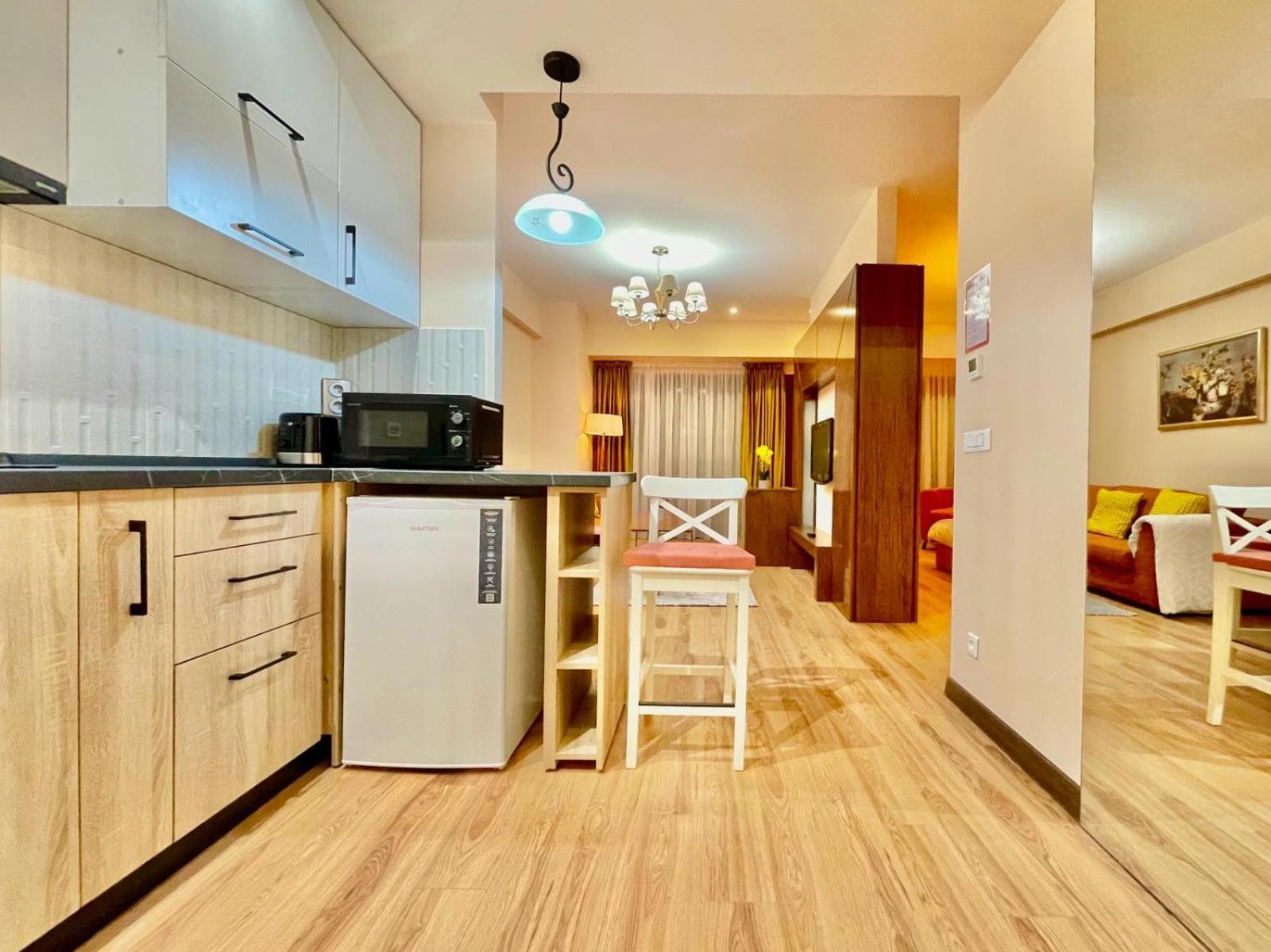 Royal Studio Apartment With A Perfect View - Yamaluxe Bucureşti Ngoại thất bức ảnh