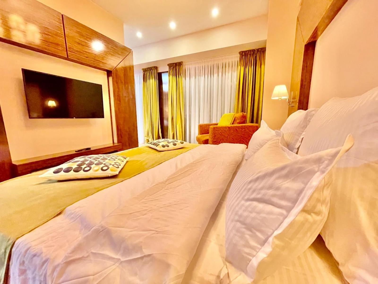 Royal Studio Apartment With A Perfect View - Yamaluxe Bucureşti Ngoại thất bức ảnh
