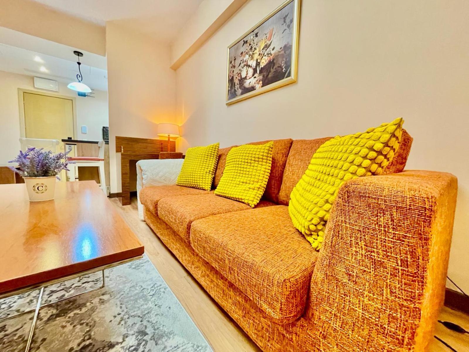 Royal Studio Apartment With A Perfect View - Yamaluxe Bucureşti Ngoại thất bức ảnh