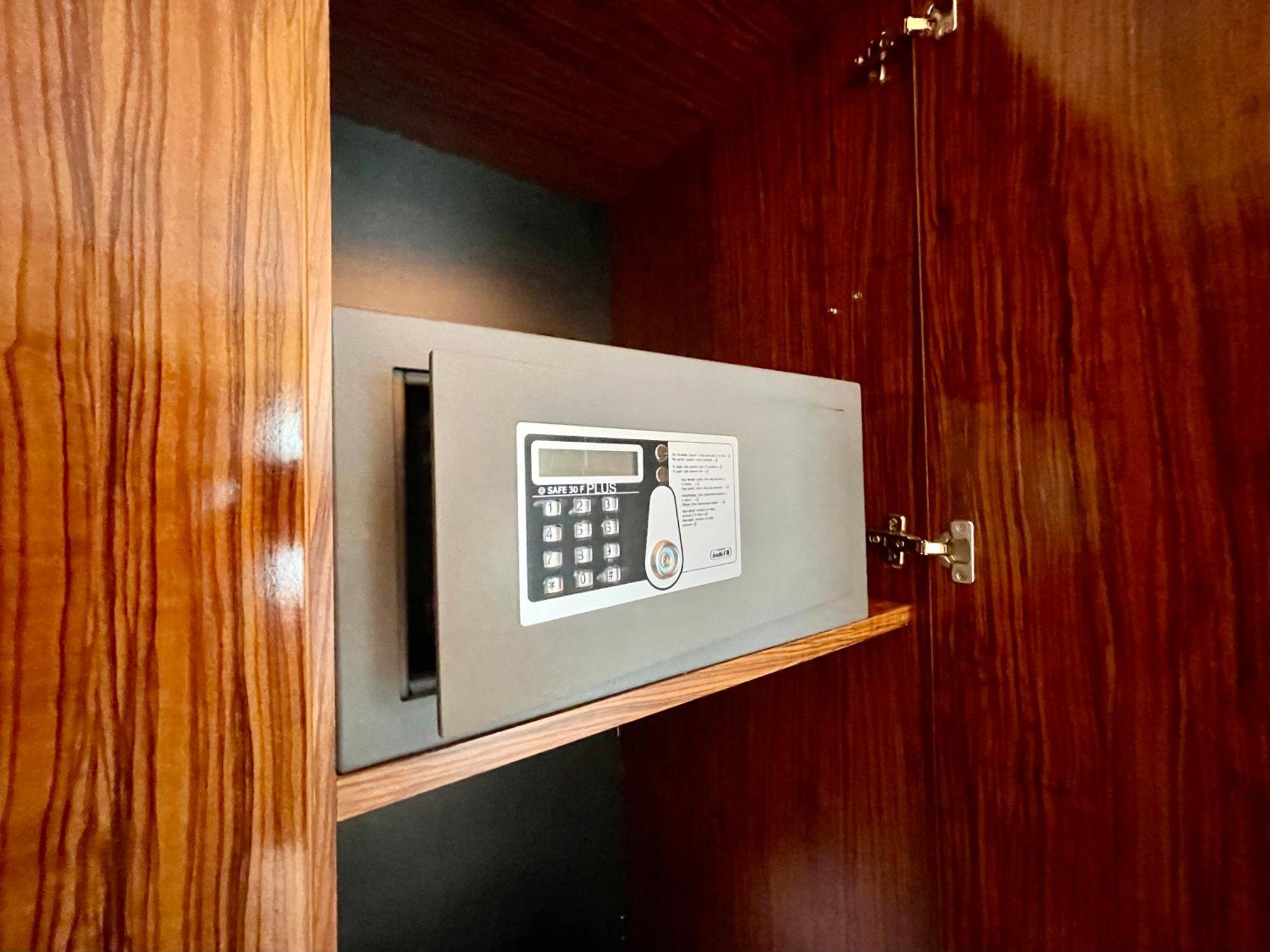Royal Studio Apartment With A Perfect View - Yamaluxe Bucureşti Ngoại thất bức ảnh