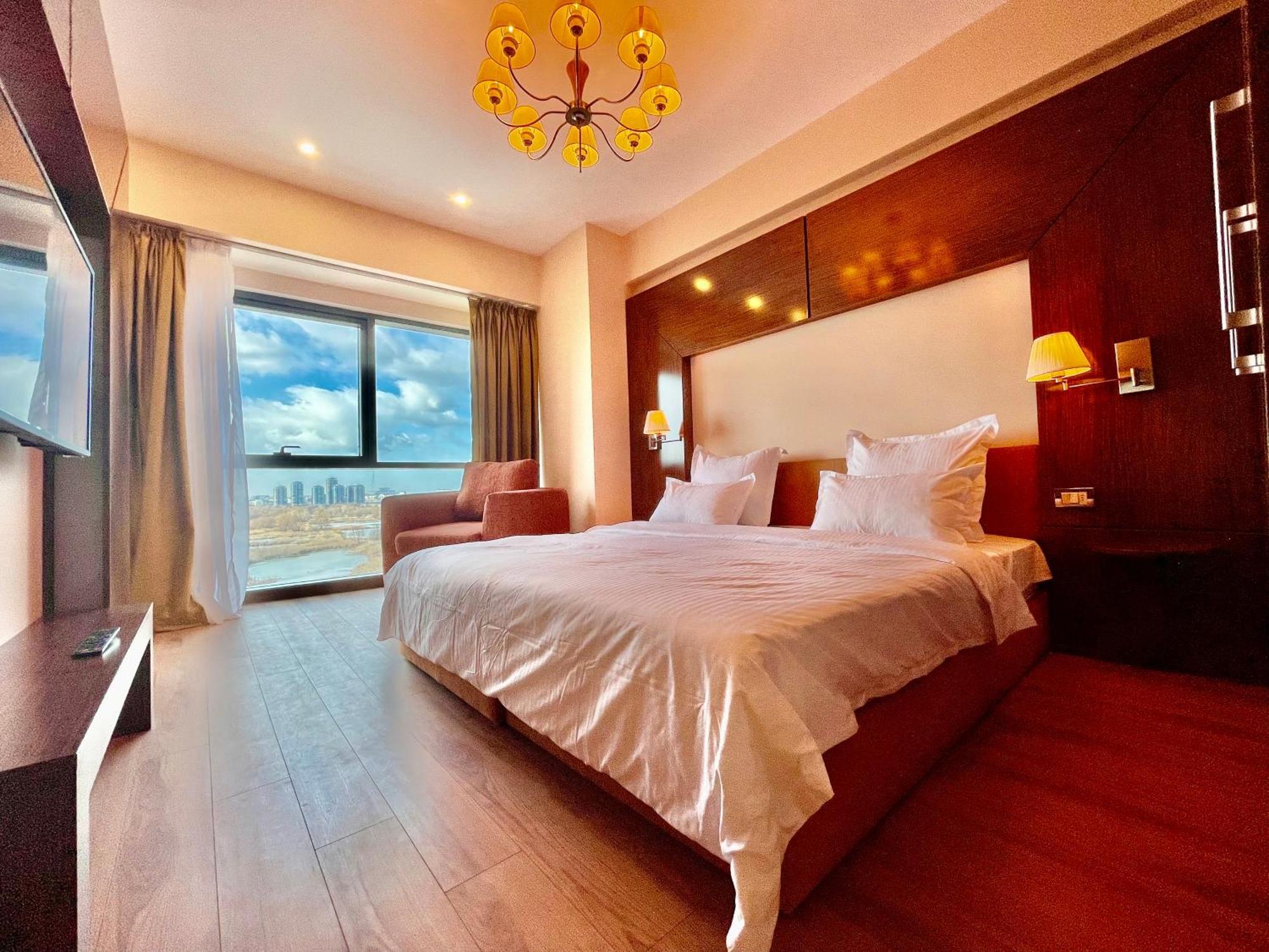 Royal Studio Apartment With A Perfect View - Yamaluxe Bucureşti Ngoại thất bức ảnh